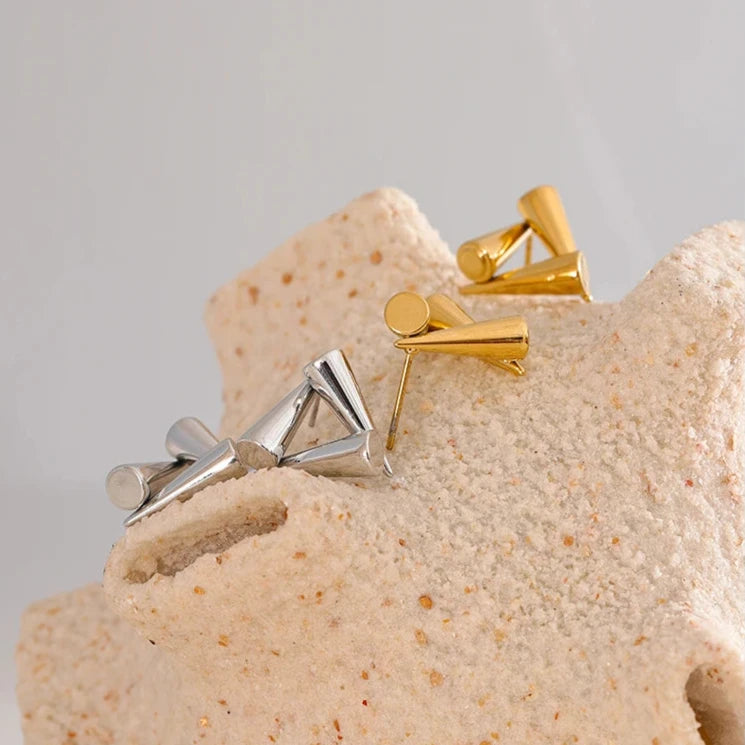 Brinco Triângulo Rubi