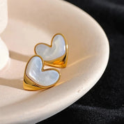 Brinco coração de pérola