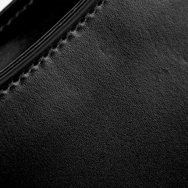 Bolsa Meia-Lua Minimalista