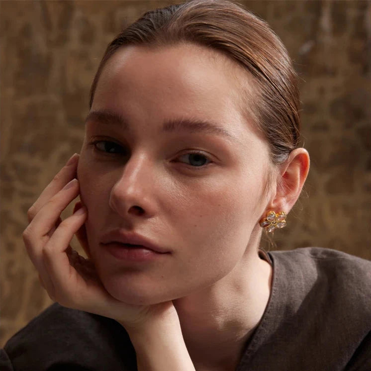 Brinco Flor Brillo de Luna