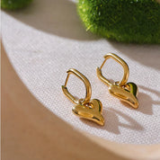 Brinco love em ouro 18K