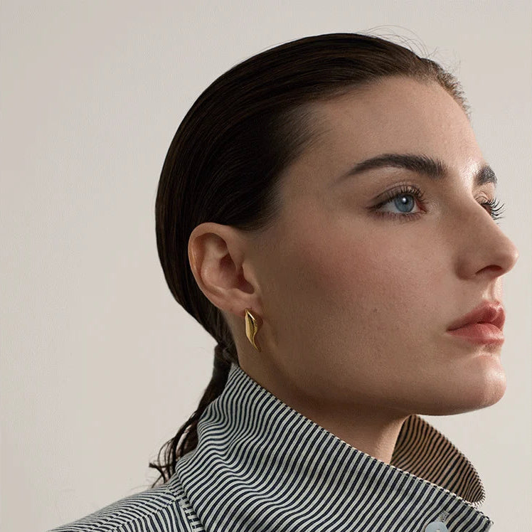 Brinco Lyra Em ouro 18K