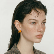 Brinco lora Em ouro 18K