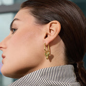 Brinco love em ouro 18K