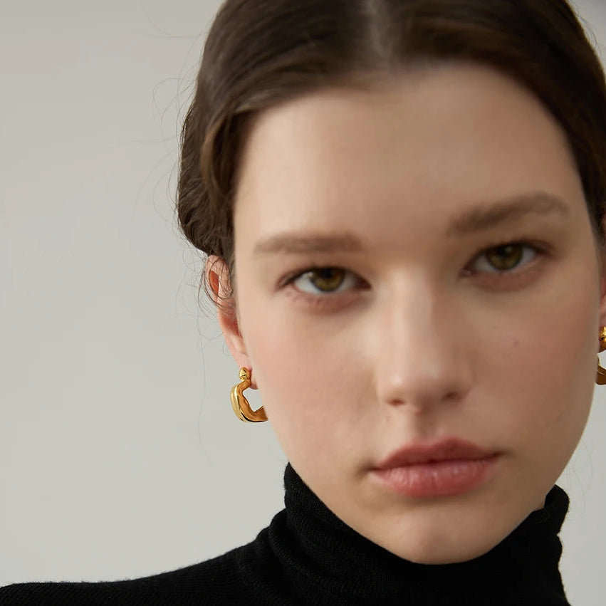 Brinco Cloe Em ouro 18K